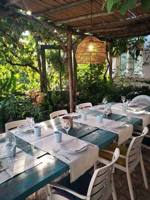 Typical Apulian menù in the garden of an ancient Trullo - Who should book this trullo menu (and who should skip it)