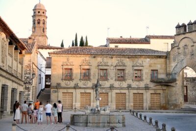 Úbeda-Baeza historical tour with Water Synagogue - Starting in Úbeda: Renaissance architecture you can read