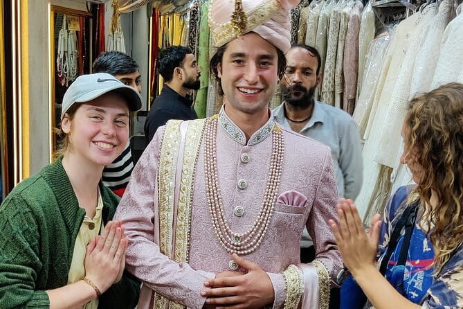 Unveil Old Delhi's Food, Spice Market & Heritage Walk - Starting at Red Fort: Your bearings come fast