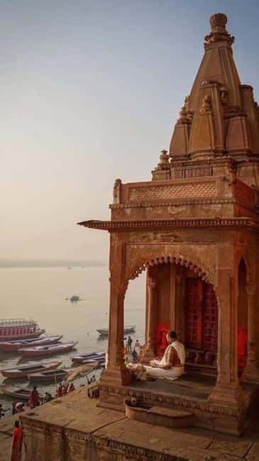 Varanasi: Ancient ghat walk tour with local guide - Why this 2-hour ghat walk is such a smart plan