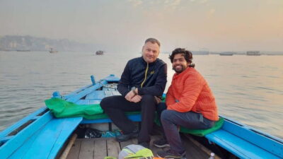 Varanasi: Ancient ghat walk tour with local guide - Getting oriented at Pizzeria Vaatika Cafe