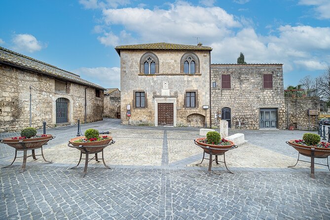 Visit the Etruscan underground Heritage Site of Tarquinia - Small-group cap vs total group size: how it may feel on the ground