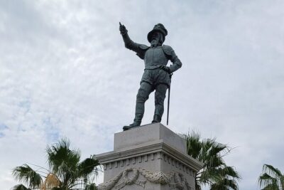 Walking Guided History Tour of Old St. Augustine - Plaza de la Constitucion: starting where the city always gathered