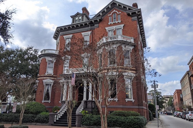 Walking Savannah's Hidden History Tour - Colonial Park Cemetery: the stop that changes the tone