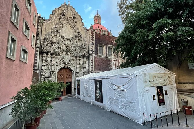 Walking Tour in Mexico City for Exploring their Cultural Heritage - Plaza de Santo Domingo: Spanish roots and the muralist spark