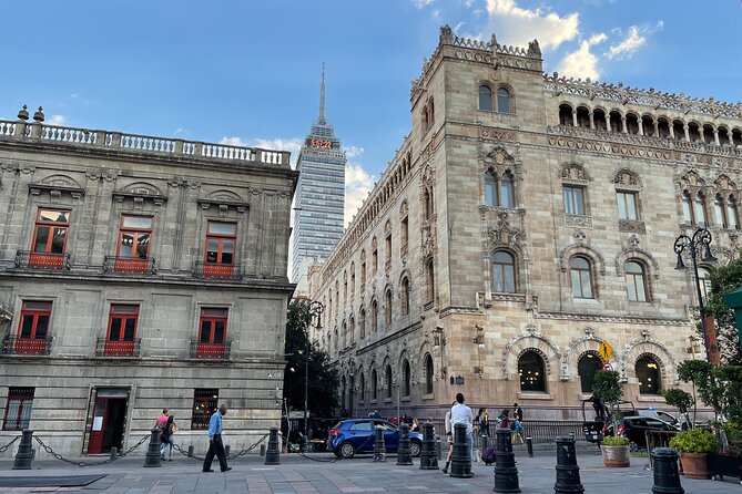 Walking Tour in Mexico City for Exploring their Cultural Heritage - Tile-covered palace moments and the big finish at Palacio de Bellas Artes