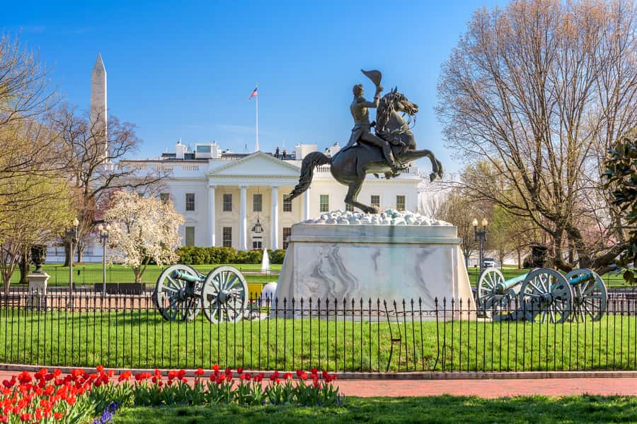 Washington, D.C.: History Tour Pub Crawl - What happens in 2 hours: a tight walk-and-story format
