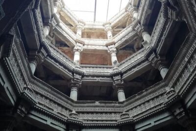 World heritage Ahmedabad city tour in private car with guide and lunch - Adalaj Stepwell: a cool, architectural pause