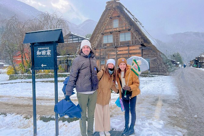 World Heritage Shirakawa-go and Experience Tours from Kanazawa - Kenrokuen Garden: one hour to see seasonal balance up close