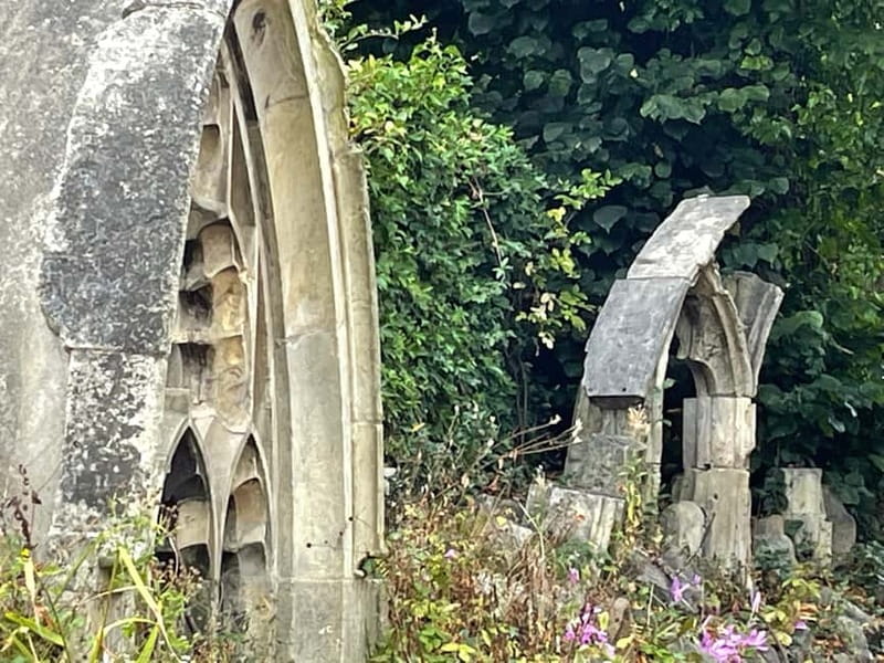 York: Forbidden Chronicles Ghosts and History Tour - Stop-to-stop storytelling: why short segments work