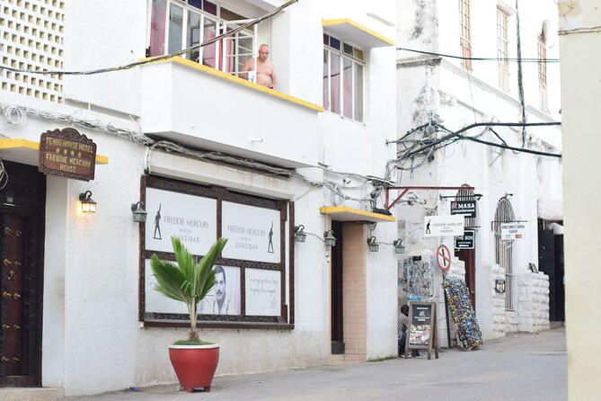 Zanzibar Stone Town Historical Tour and Spice Farm Tour - Jambo Spice Farm: Tasting, Picking, and Lunch With Local Flavors